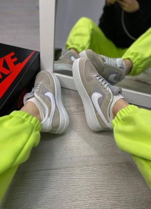 Nike air force 1 grey beige жіночі кросівки найк форс сірі бежеві крутые женские замшевые кроссовки беж серые7 фото