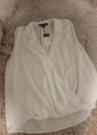 Легкая белая блузка на запах