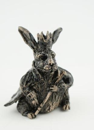 Статуэтка кролик-король 2023 фигурка кролика gift rabbit подарунок в рік кролика