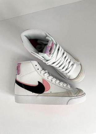 Nike blazer mid 77 white arctic punch новинка високі кросівки найк блейзер білі рожеві высокие брендовые белые розовые кроссовки