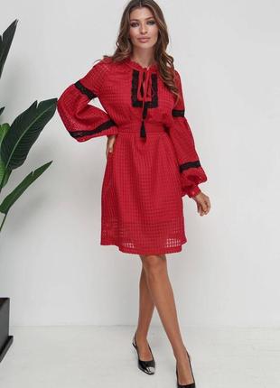 Нарядна червона сукня вишиванка з мереживом1 фото