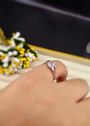 Серебряное кольцо классика с большим камнем фианитом 9251 фото