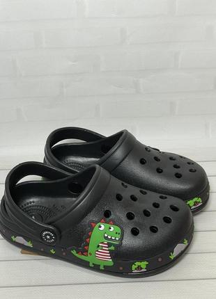 Crocs dino