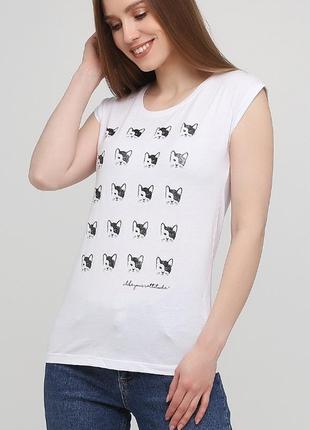 Белоснежная летняя футболка с принтом1 фото