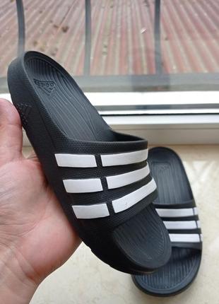 Оригинальные шлепанцы adidas