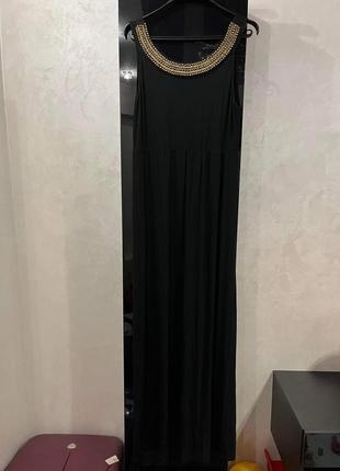 Довга літня чорна сукня вісказа з декором