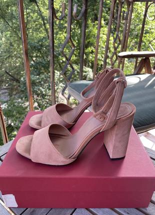 Босоніжки uterque