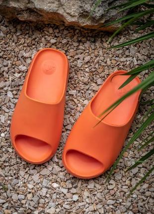 Жіночі adidas yeezy slide помаранчеві