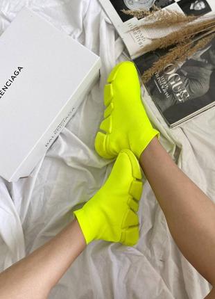 Balenciaga speed trainer 2.0 in neon yellow яскраві жіночі кросівки шкарпетки неонові жовті жіночі яскраві неонові кросівки баленсіага