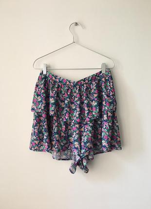 Шорты в цветочный принт zara шорты-юбка с оборками воланами в цветочек5 фото