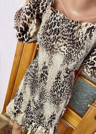 Атласна сукня з обємними рукавами в леопардовий принт атласну сукню з об'ємними рукавами леопард6 фото
