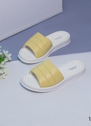 Кожаные женские шлепанцы желтого цвета