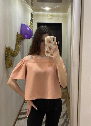 Гарненька блуза зі спущеними плечима topshop