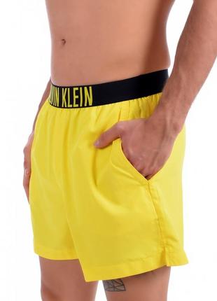 Яркие пляжные плавательные шорты calvin klein men's chino swim shorts