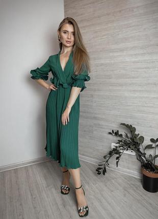 Зелёное платье миди5 фото