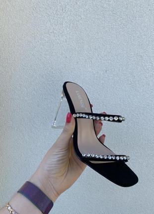 Босоножки с камнями