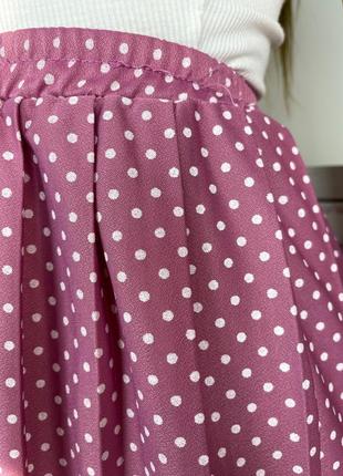 Пыльно розовая плиссированная юбка миди в горох 1+1=33 фото