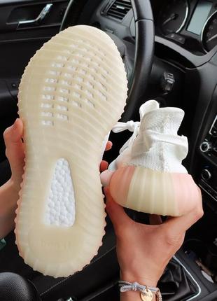 Кросівки жіночі літні, кросівки adidas yeezy boost 350 v2 білі4 фото