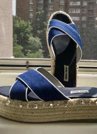 Трендовые шлепки 🦋на платформе