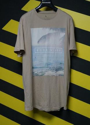 Футболка подовжена в тропічний принт