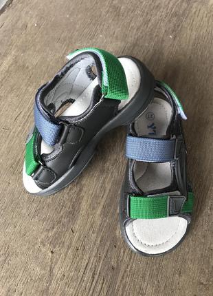 Нові дитячі босоніжки сірі7 фото