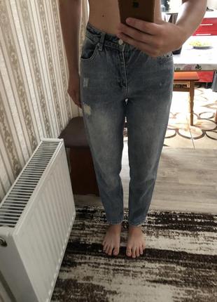 Джинсы мом