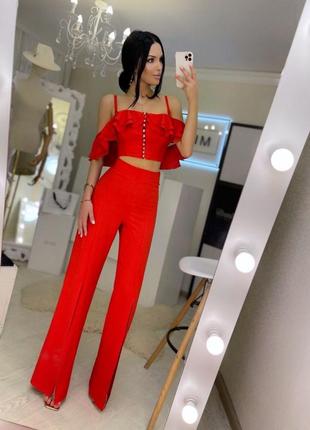 Костюм топ и брюки трубы с разрезами