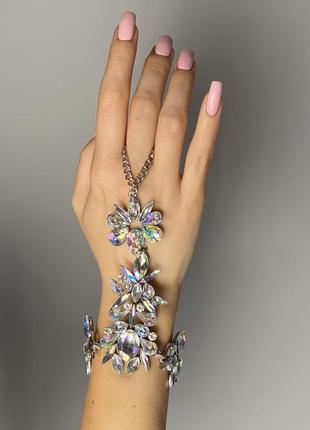 Браслет через палец с камнями