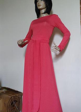 Длинное красное  платье в пол с длинным рукавом