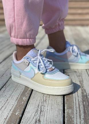 Супер стильные  air force  shadow (белые с бежево/сиреневым)
