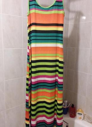 Яркий длинный трикотажный сарафан