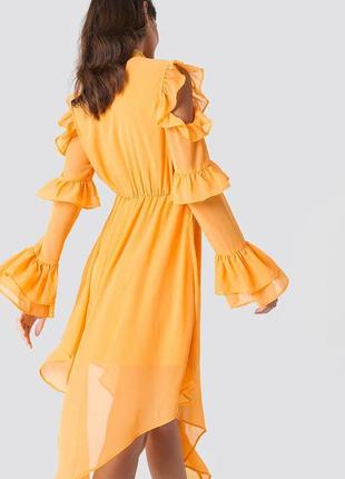 Шифоновое платье na-kd оригинал ярко-желтое ассиметрия1 фото