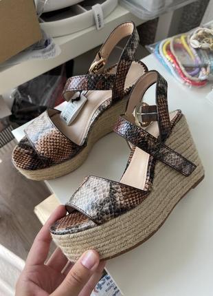 Босоножки на платформе 36 parfois
