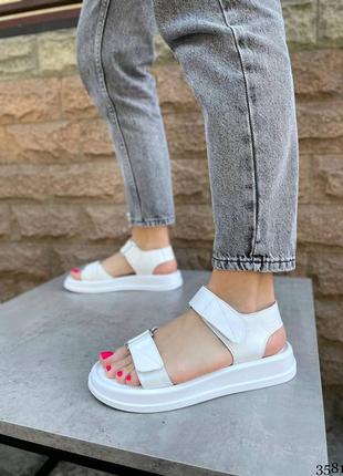 Женские кожаные босоножки