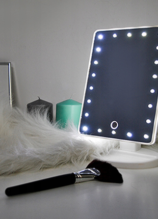 Одинарное зеркало для макияжа с подсветкой3 фото