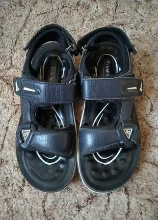 Міцні шкіряні босоніжки