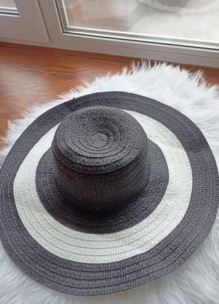Стильний солом'яний капелюх