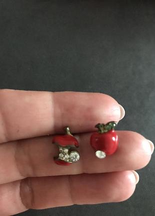 Сережки яблука