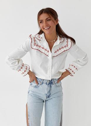 Блузка с вышивкой и круглым воротникам