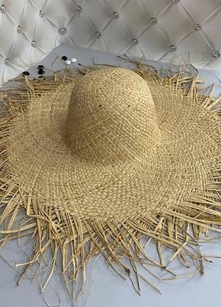 Соломенная шляпа посатанная с бахромой