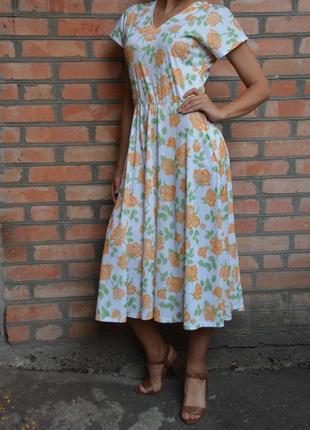 Нежное винтажное платье ретро с цветочным принтом