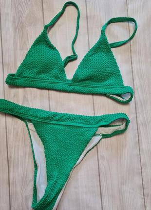 Купальник актуального зеленого цвета