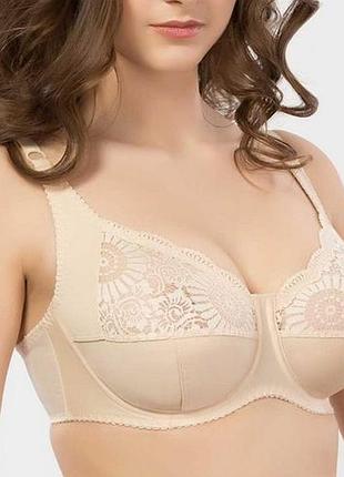 Бюстгальтер с мягкими чашками на косточках с боковой поддержкой