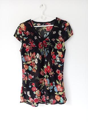 Блузочка шикарна з вишивкою.