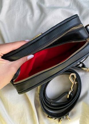 Marc jacobs black leather жіноча трендова міні сумочка марк джейкобс чорна з червоною підкладкою черная брендовая сумка с красной подкладкой внутри4 фото