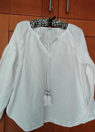 Блузка  белая с вышивкой new look