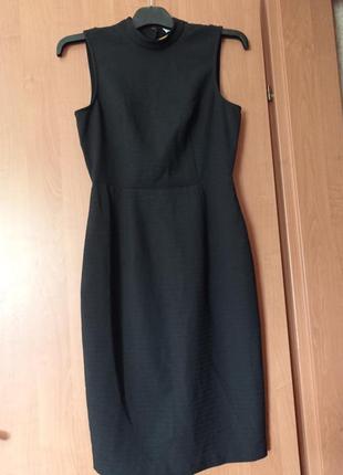 Чёрное платье с открытой спиной1 фото