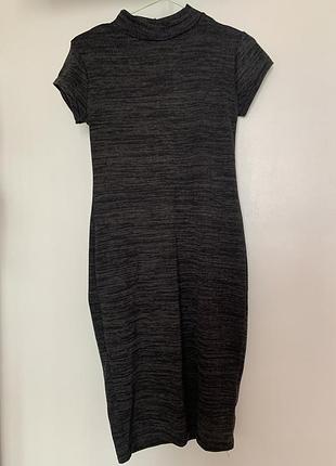 Плаття приталеного силуету