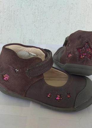 Туфельки кожанние clarks first shoes р.22