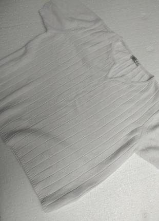 Біла кофтинка